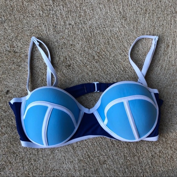 Triangl-like Bikini - Picture 2 of 10